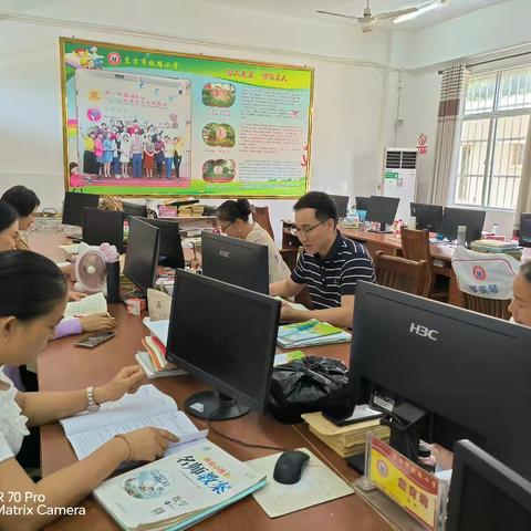 东方市铁路小学二年级语文组第十七周教研活动纪实