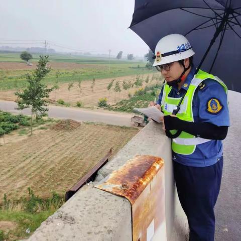 以“雨”为令、“汛”速行动|——通许路产管理大队全力应对强降雨恶劣天气保安畅