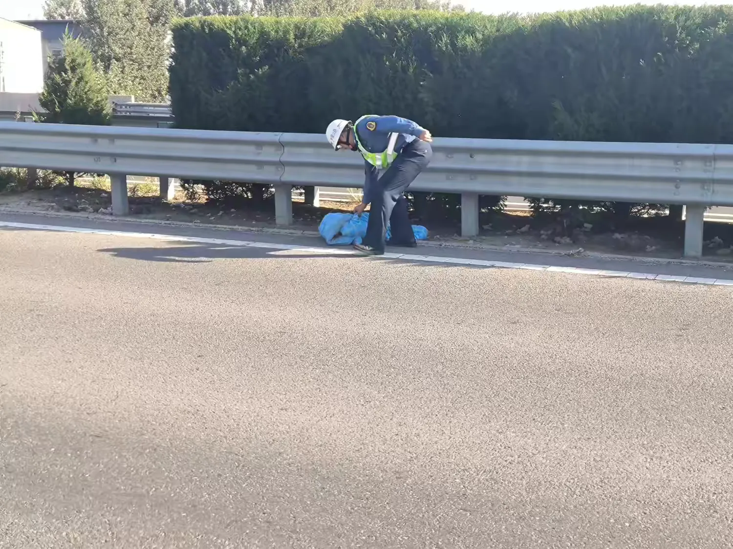 简篇-高速公路“清道夫”上线了