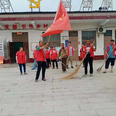 孙窑村党员义务工开展人居环境整治工作