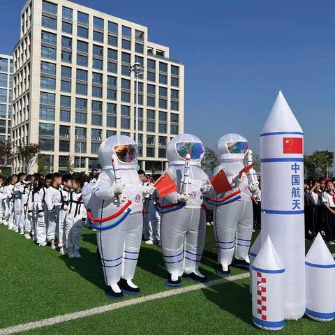 👣…蹴鞠屡过飞鸟上，秋千竞出垂杨里——记2101第八周美好