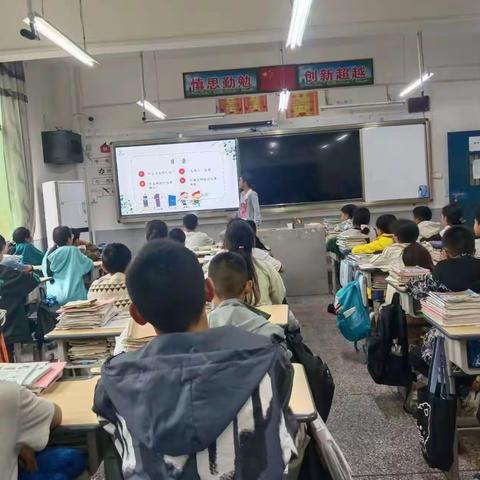 承九挚荣光，善雅云校人