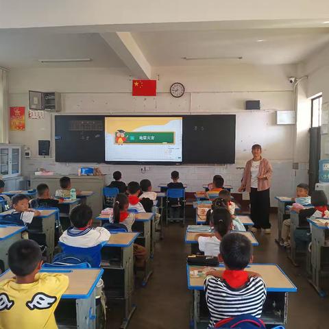 玉溪第六小学10月17日校园防震演练活动