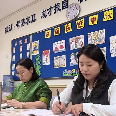 精研写作密钥,赋能高三备考 -— 龙华区教研员莅临我校指导高三英语展示课