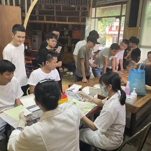 美兰铺子美食城积极配合南宝社区开展2+3健康服务包工作