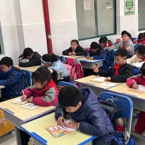 春光恰好 相约同行 ——明德麓谷学校X2202班家长茶话会