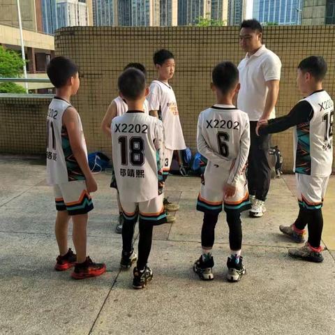 校园里的篮球与故事： 活力与文化的碰撞 明德麓谷学校X2202班