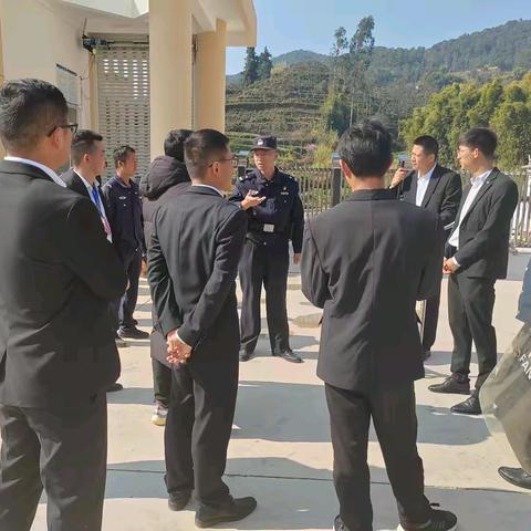 法治校园，守护未来──瓦渡中学法治宣传、疾病预防与反恐防暴技能培训