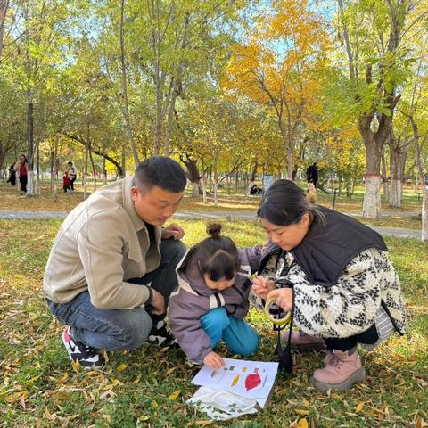 “和秋天拥抱，与快乐同行”——小红花幼儿园（东）小班年级组亲子秋游活动