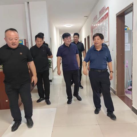 8月24日下午，县委常委、统战部部长苗振华到新的阶层人士创新实践基地和《红色信笺》工作室建设进行调研