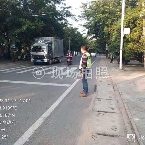 天安乡“两站两员”在学校路段开展交通安全劝导活动