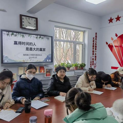 同心逐梦 超越自我——海拉尔西路小学举行青年教师及骨干教师培训会议