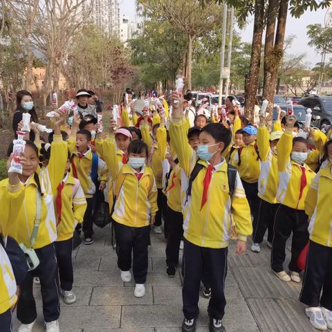 不负春日好时光 踏青出游正当时——记芒市七小二8班春游活动