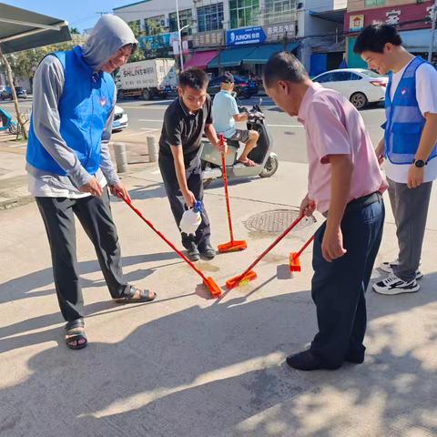 团志仲镇委积极参与志仲镇预防登革热爱国卫生环境大整治活动