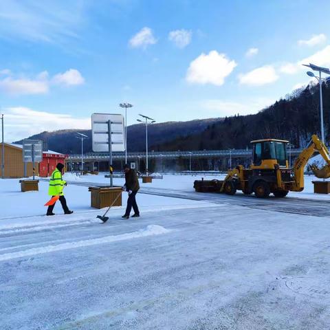 【仙峰岭服务区】齐心合力，清雪奋战