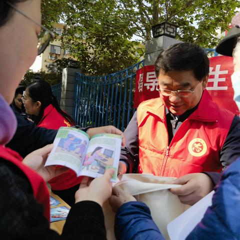 倡导低碳生活，呵护生态家园——草场街社区联合河北省生态环境厅第一监察专员办公室开展“爱国卫生月”宣传