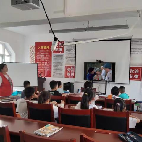 闪闪红星照童心——东里街道草场街社区开展青少年党史教育学习第二辑