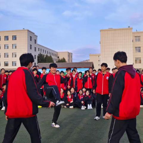 “毽舞飞扬，青春激昂” 张家口市实验中学（原沙岭子中学） 高一级部开展踢毽子比赛