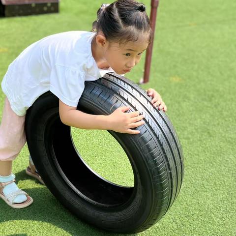 小七班户外观察记录“奇思妙想的轮胎”