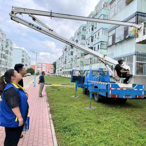 【让胡路区东湖街道网格员李钰琦】楼上漏雨楼下愁，网格员携手物业解决阳台漏雨难题