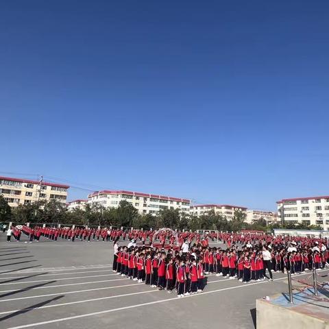 “立志向  修品行  乘风破浪向未来”库尔勒市第七小学举行开展典礼暨一年级入学礼