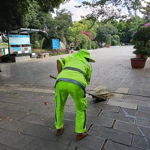 【宜良玉禾田】清扫道路除尘埃，公厕洁净笑颜开