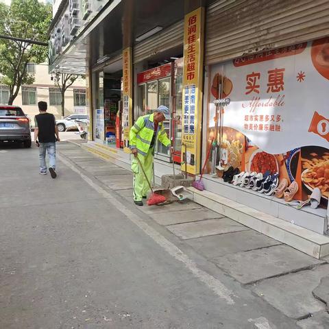 【宜良玉禾田】 道路公厕勤清扫，洁净舒心路人笑