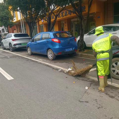 【宜良玉禾田】雨打秋声里，环卫护清宁