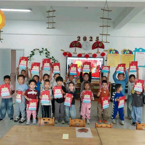 东城街道中心幼儿园田庄分园美术特色课——《给祖国妈妈过生日》