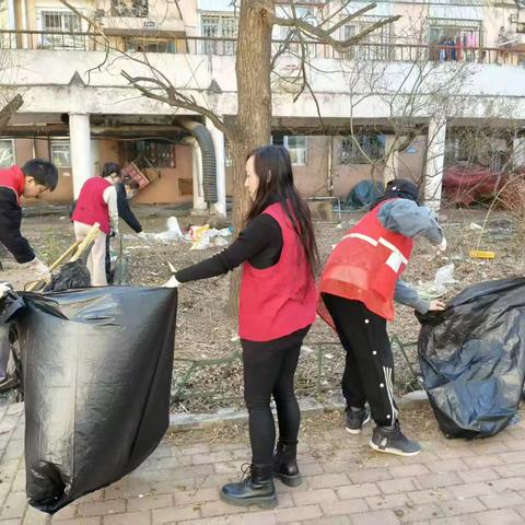 共乐街道福乐湾社区联合工商联开展“全民卫生大扫除”行动