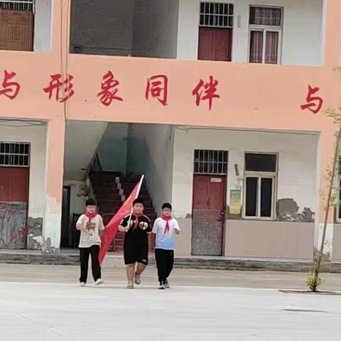 安上集小学举行秋季学期首次升国旗仪式