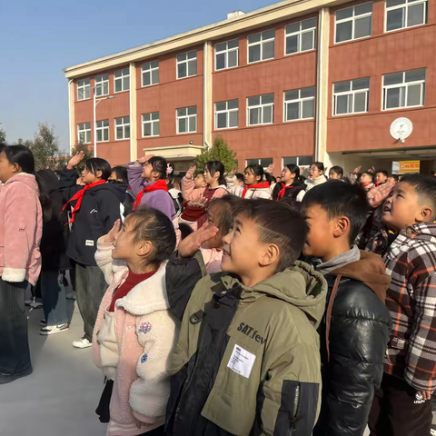 安上集小学举行升旗仪式暨期中考试表彰大会