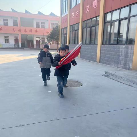安上集小学举行第十二次升旗仪式