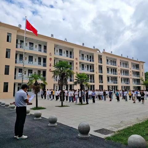 守护生命的防线，共筑安全的港湾 —蜀山学校校园防震安全演练