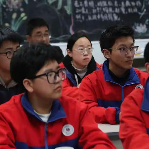 青衿披月去，衔枝筑巢归 ——优秀学子的“反哺叙事”：当飞鸟成为群山的坐标