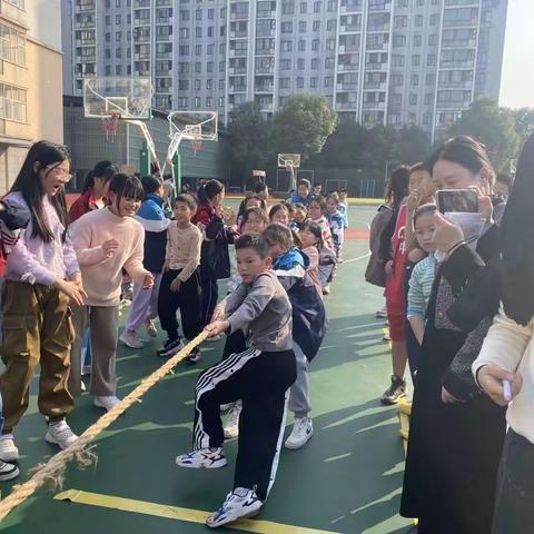 运动致青春，拼搏致未来。——博才阳光实验小学五年级拔河比赛