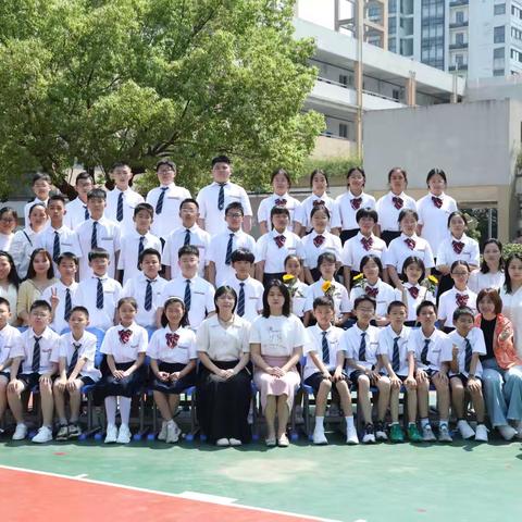 童心筑梦，家校同行——博才阳光实验小学1909中队毕业照暖心定格美好时光