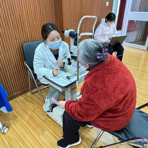 重阳敬老情暖金秋 百花公园社区义诊护安康