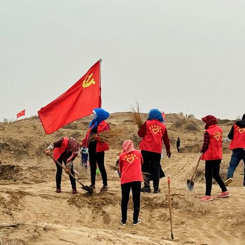 【践行绿水青山理念  彰显人大代表风采】西渠镇组织镇村人大代表开展义务植树活动……