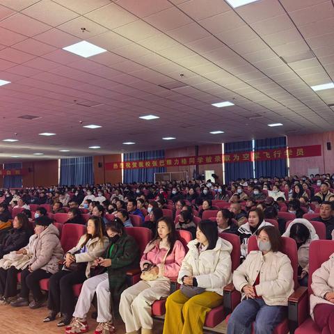 同心协力促成长，家校共育谱新篇 —— 前旗二中高二年级召开家长会