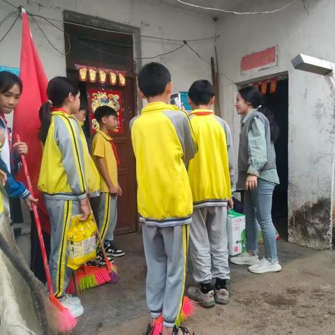 美化环境暧人心 雷锋精神我传承——五指山市红山中心学校党支部开展传承雷锋精神主题党日暨少先队日活动