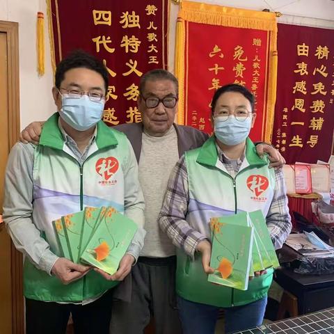 “赠书传爱心•同颂南院美”——让阅读成为一种习惯，让阅读新风尚广泛传递。