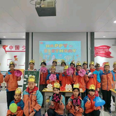 特克斯县第五小“爱在三月 共庆成长”共青团爱心生日会