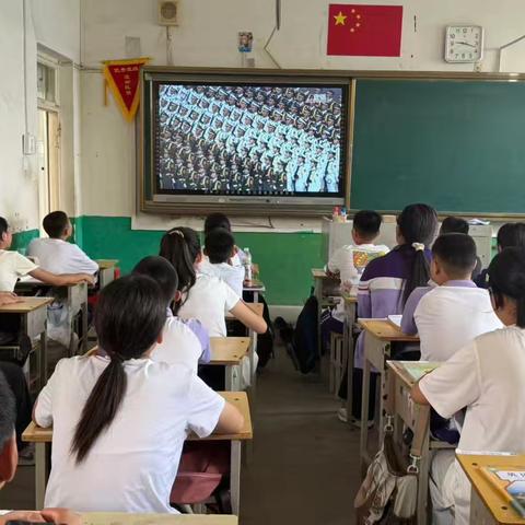 铭记历史 致敬荣光——苏家洼镇大刘庄中学师生共同观看抗战胜利80周年阅兵仪式