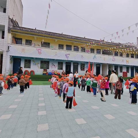 童心向党，薪火相传 一荆紫关镇中心幼儿园秋游活动纪实