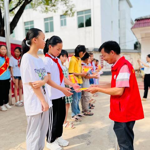 筑梦童真韶华，开启缤纷盛夏——贡江镇窑塘小学校友会奖教奖学暨五星少年颁奖典礼