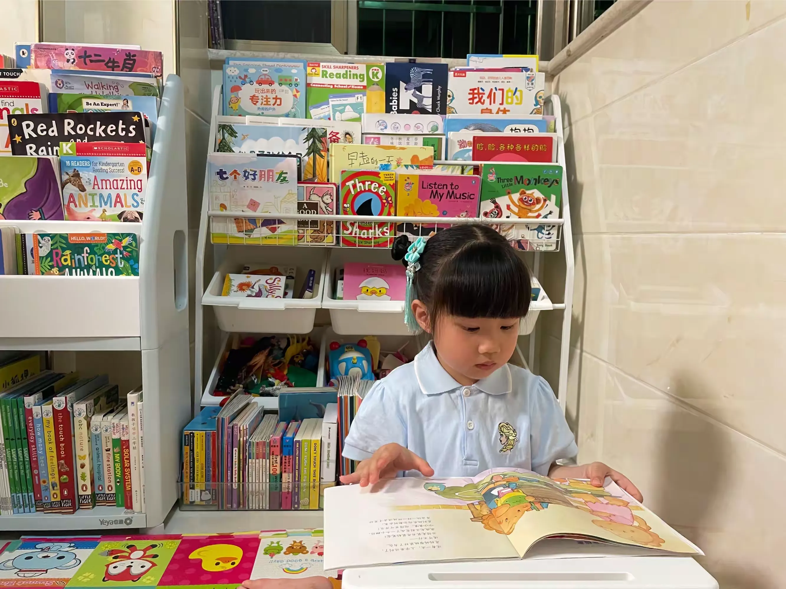 春天一起读书吧小二班赖妍曦家庭图书角