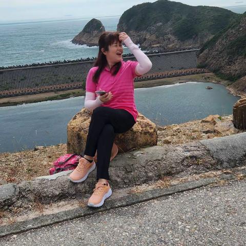 海畔闲坐