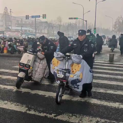 【筑基赋能 和谐堤口】堤口路街道开展非机动车乱停乱放安全隐患整治行动