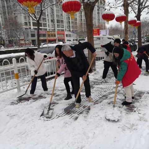 冬日暖人心   扫雪我先行—太西街道府秀社区